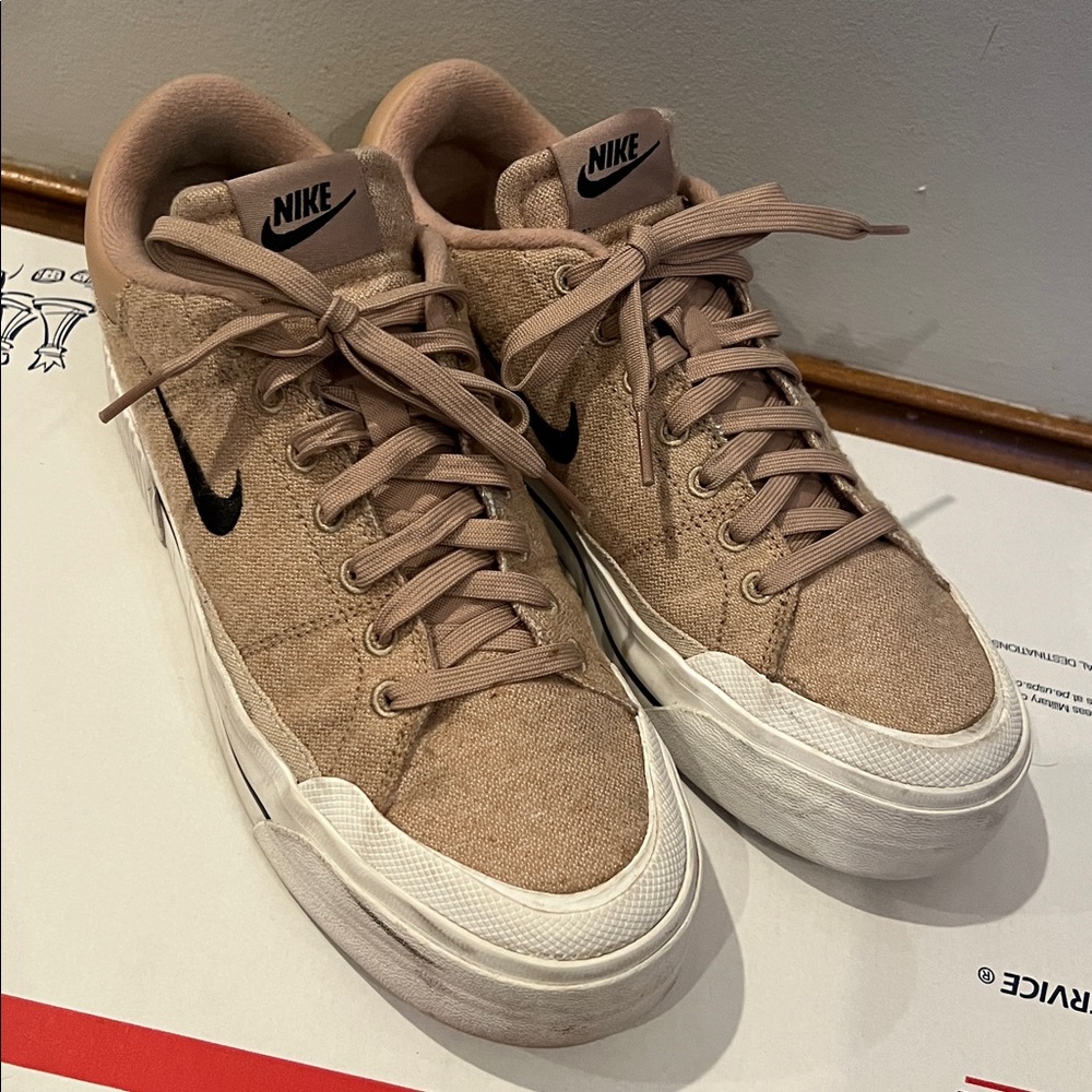 Women’s Nike Court Legacy Lift Sneakers - 10